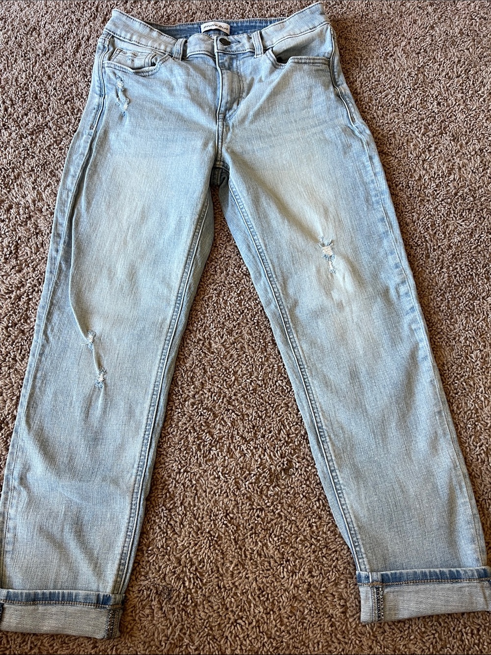 Mid Rise Slim Straight Ankle Jeans in Light Blue Wash Size 28